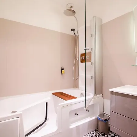 Le Pavean Beaune (Cote d'Or)